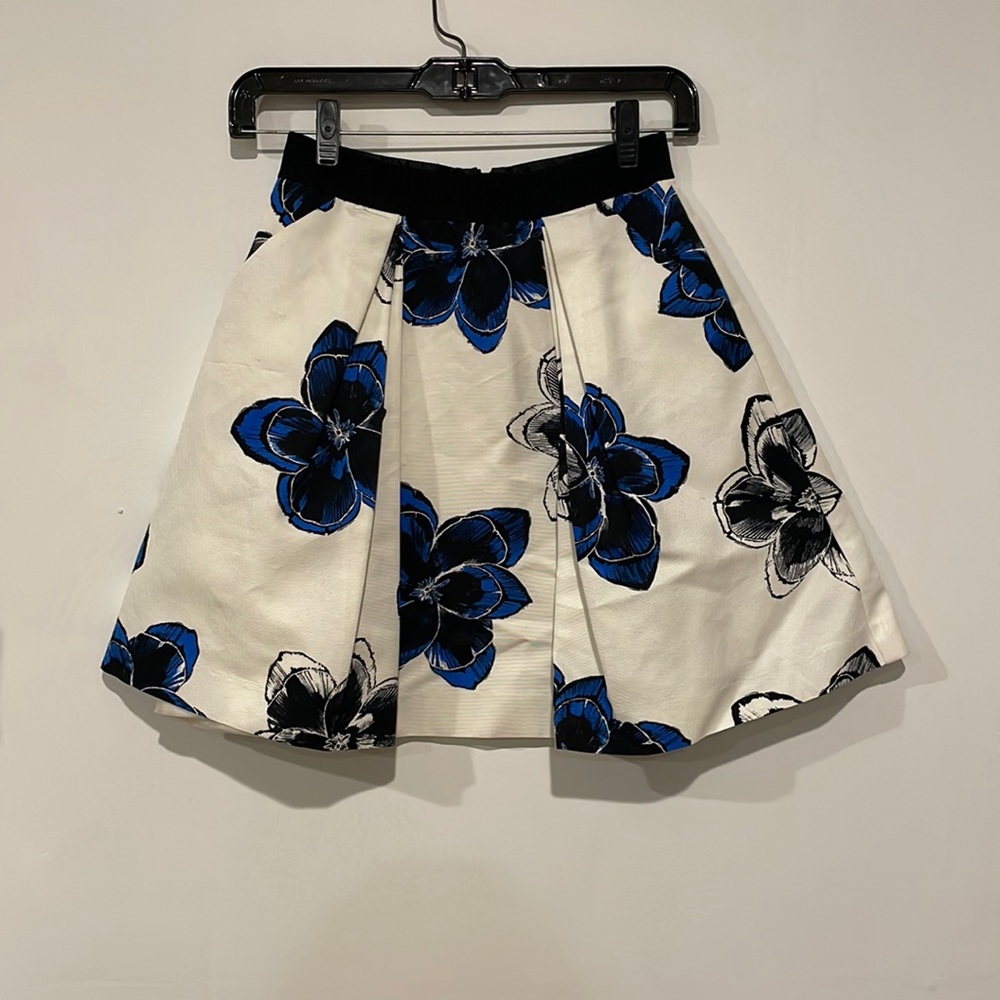 Blue flowered pattern skirt with silk lining and pockets